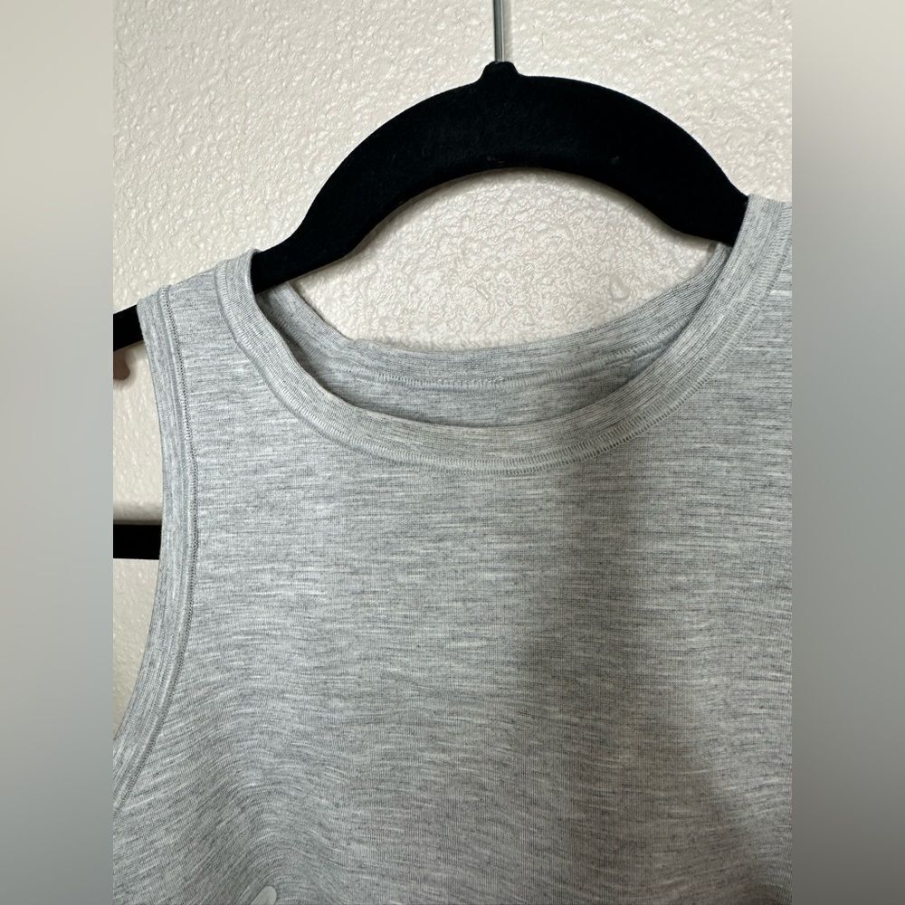 Lululemon Gray Tank size 2 open back tank - Picture 3 of 5